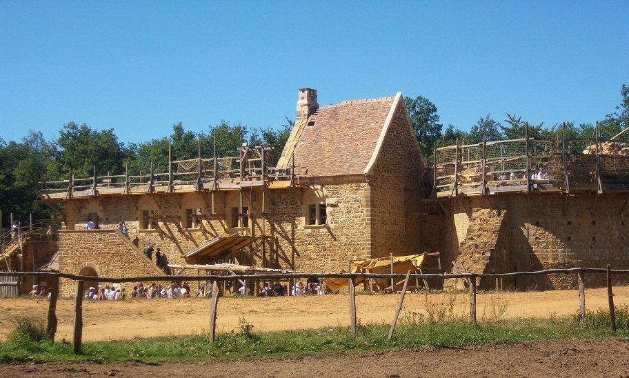 Construction of the Middle-Age castle of Guédelon